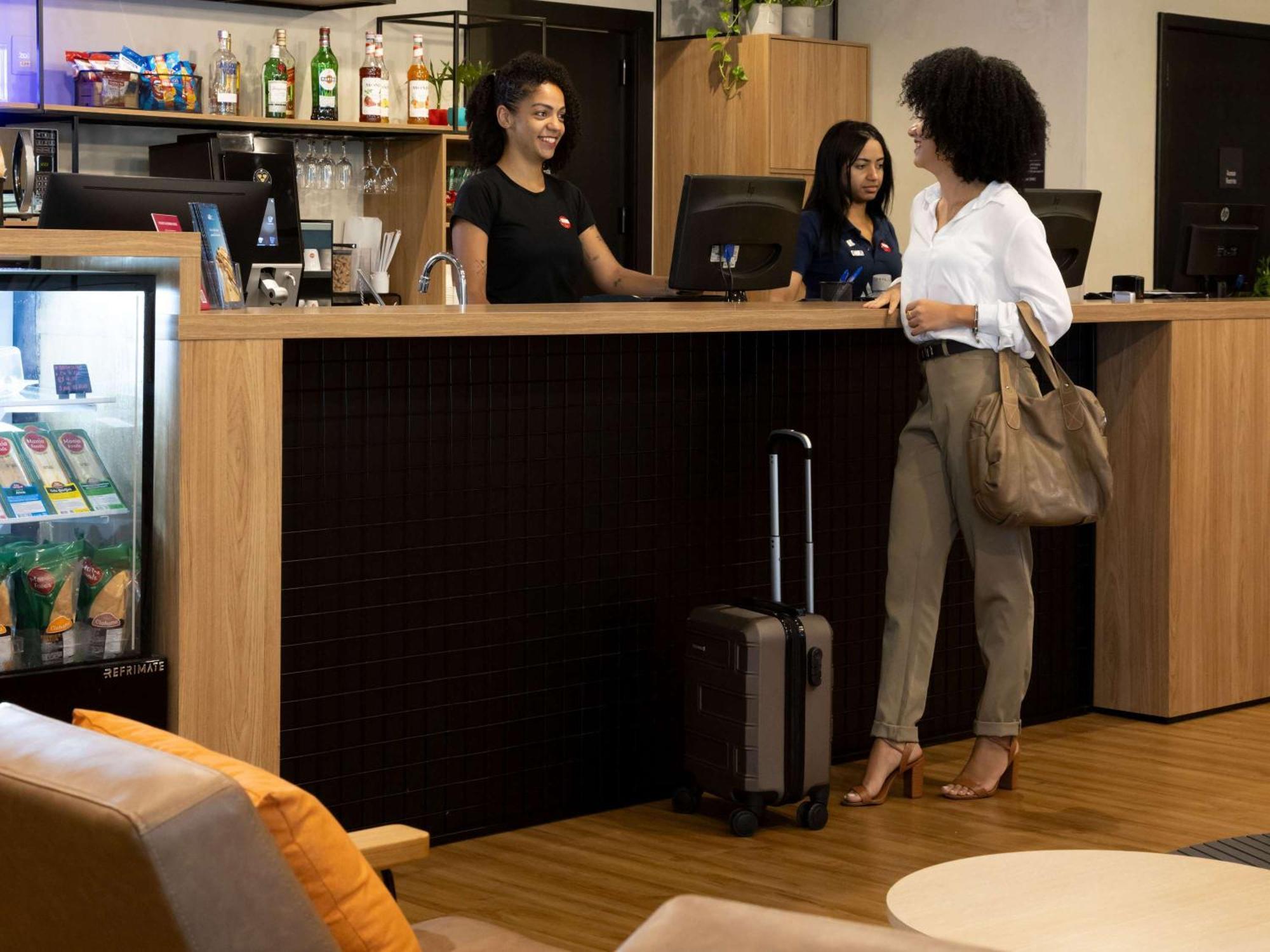 ホテル Ibis Belo Horizonte Savassi エクステリア 写真